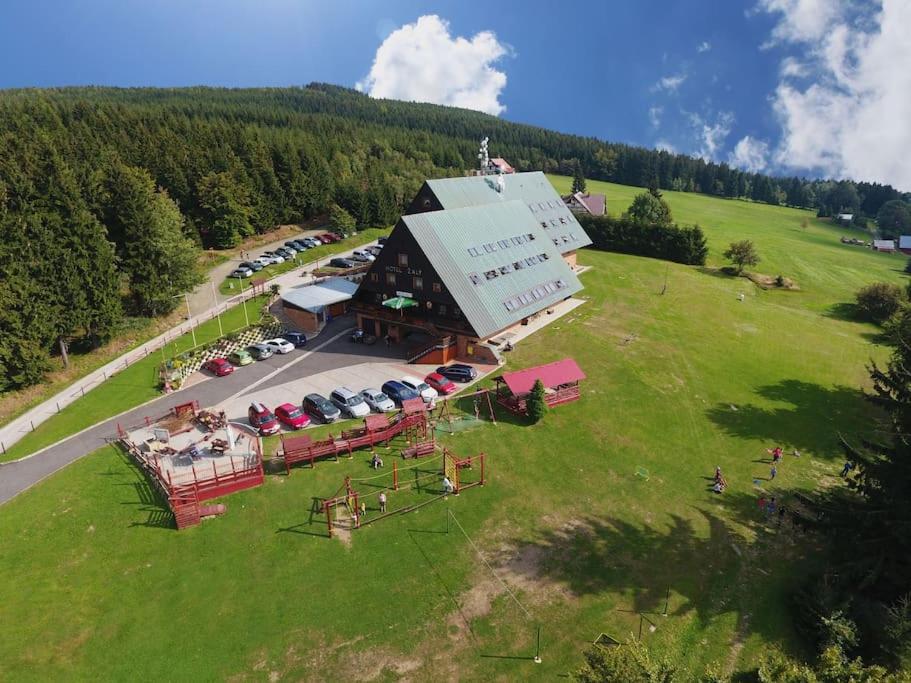 Apartman Zaly Benecko Exterior foto