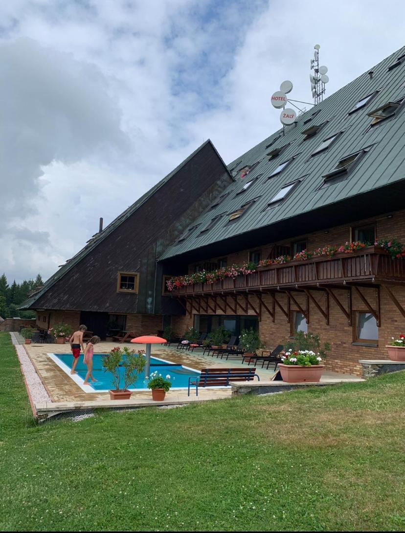 Apartman Zaly Benecko Exterior foto